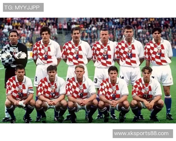 博尼回忆初恋球衣埃托奥的蓝黑战袍承载青春梦想 博尼回忆初恋球衣埃托奥的蓝黑战袍承载青春梦想