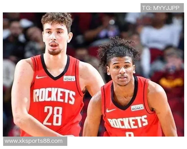 美媒称杨瀚森逐渐融入球队与夏普默契如开拓者的申京与阿门