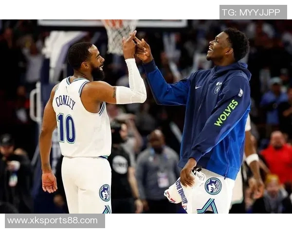 森林狼新赛季备战热情高涨爱德华兹迪文里德训练照展笑颜