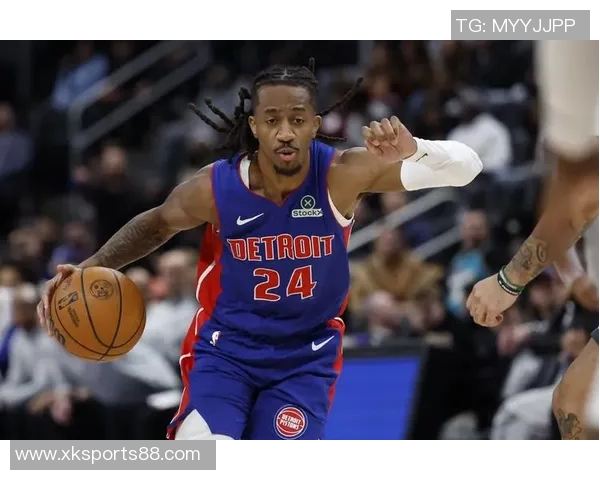 詹金斯关键时刻果断出手三分绝平展现不设限的篮球精神