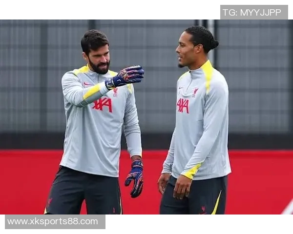 新援格伊抵达曼彻斯特预计今日完成体检开启新征程